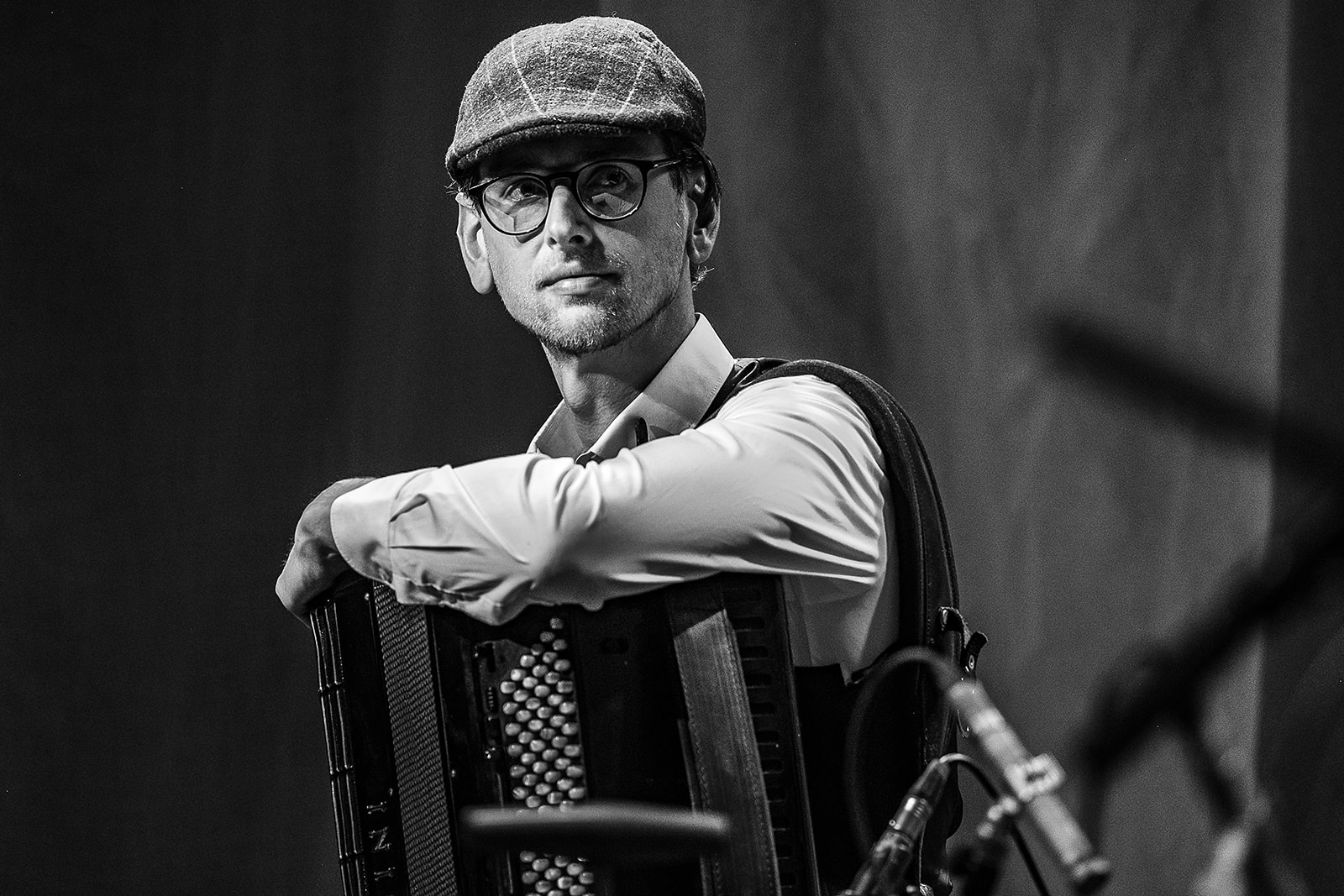 Portret van Aldert Prast met accordeon